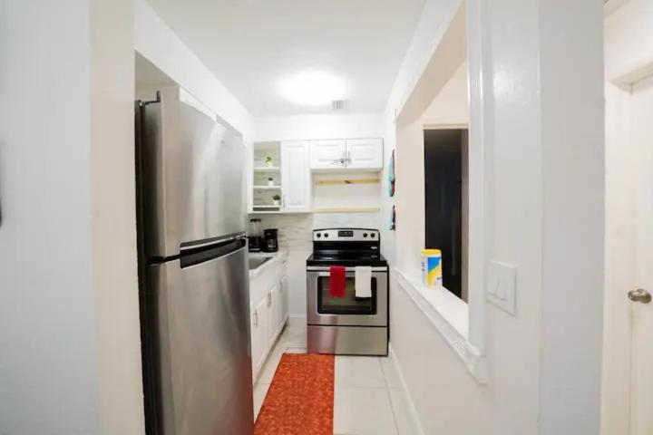 Holiday home Cheerful 1-bed On Oakland Park Fl
